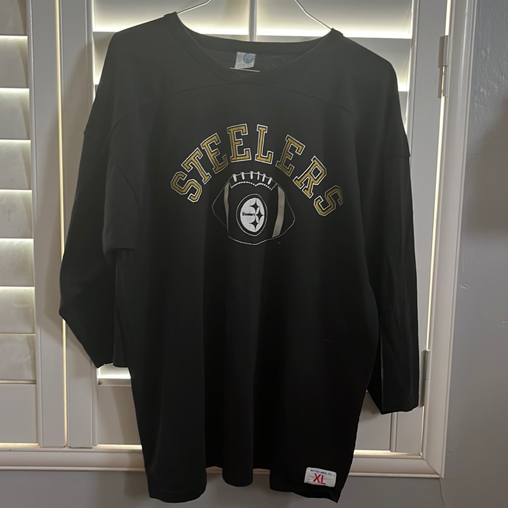 Vintage 3/4 sleeve XL Steelers shirt